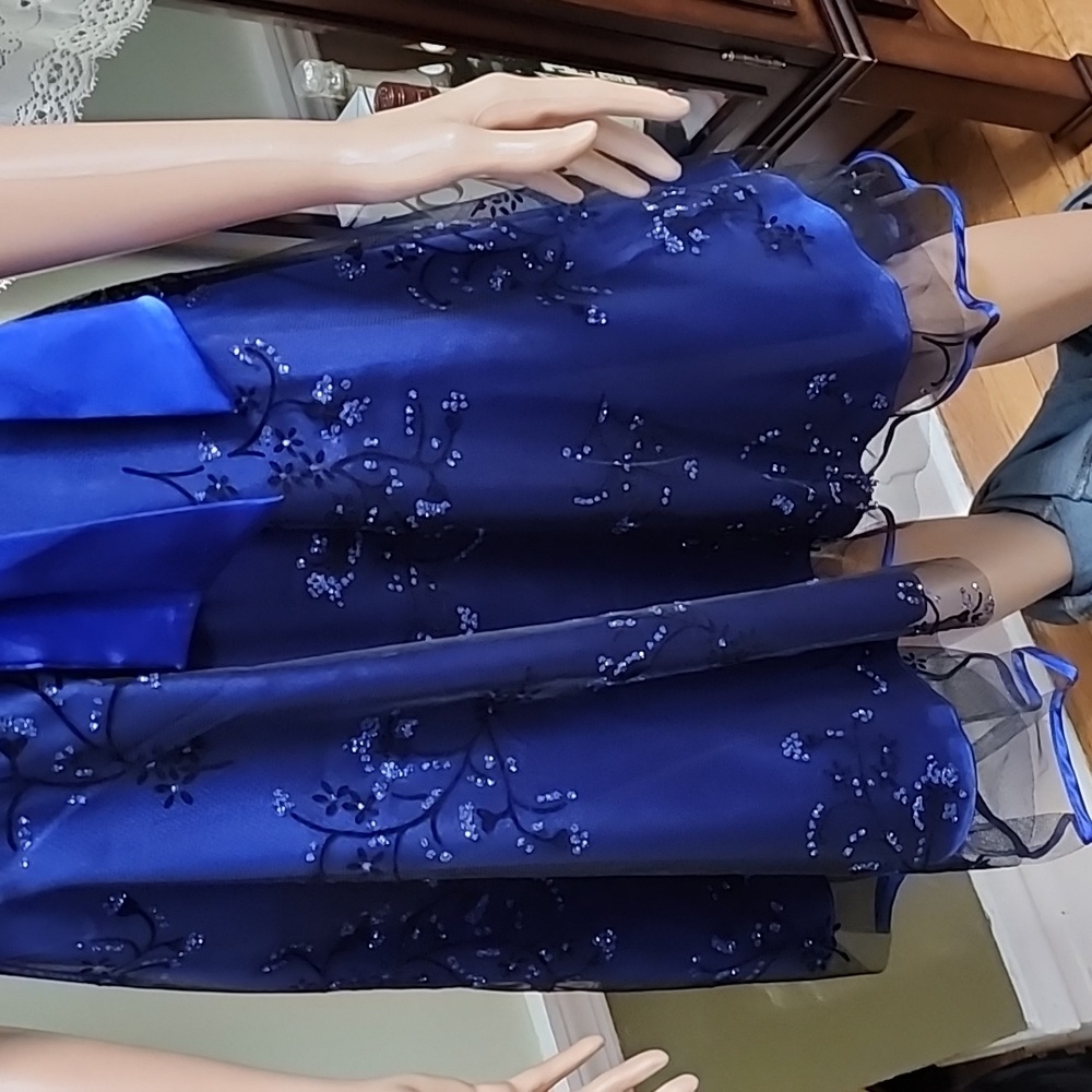 Dress - Picture 3 of 9